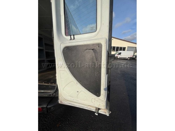 Beschädigung Verkleidung Innenseite Hintertür rechts