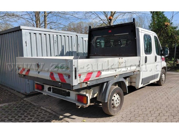Seitliche Heckansicht Beifahrerseite