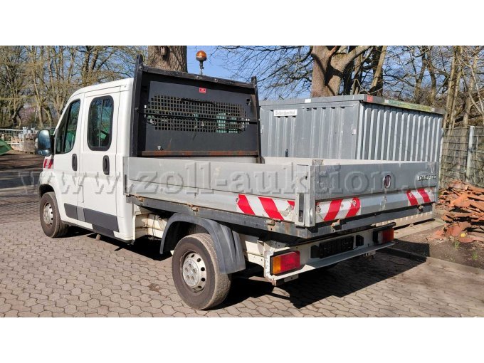 Seitliche Heckansicht Fahrerseite