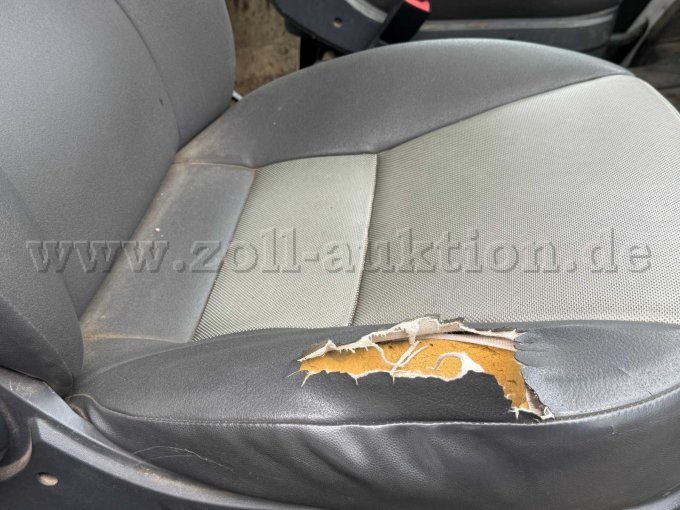 Beschädigungen vorder Sitz