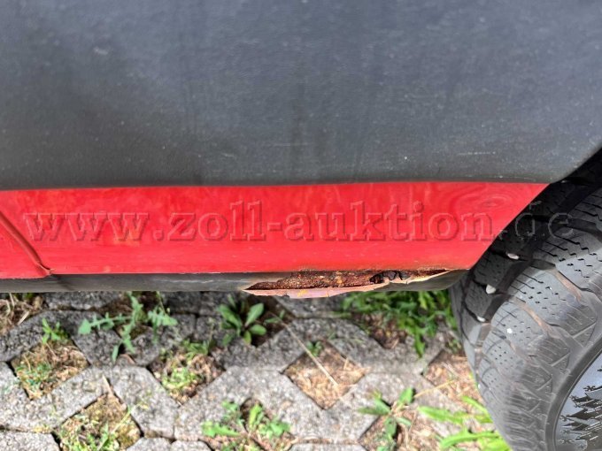 Schweller links vor Hinterrad
