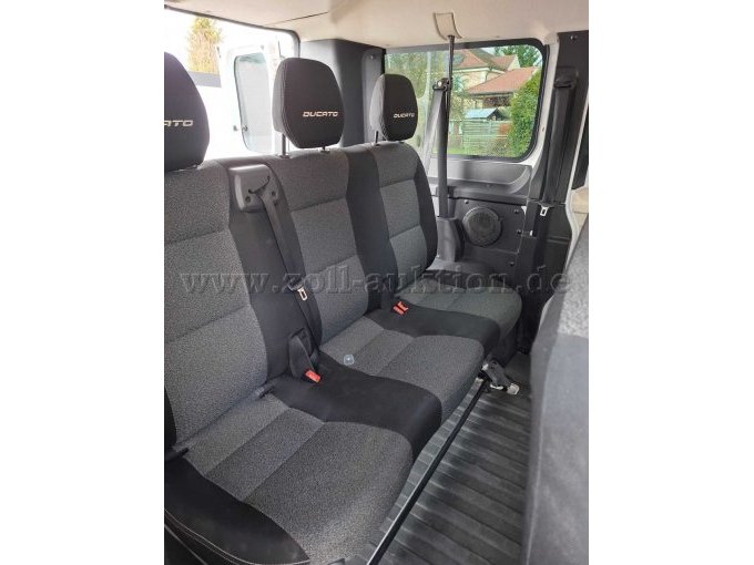 Innenansicht 3. Sitzreihe