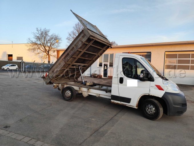 gekippte Ladefläche seitlich