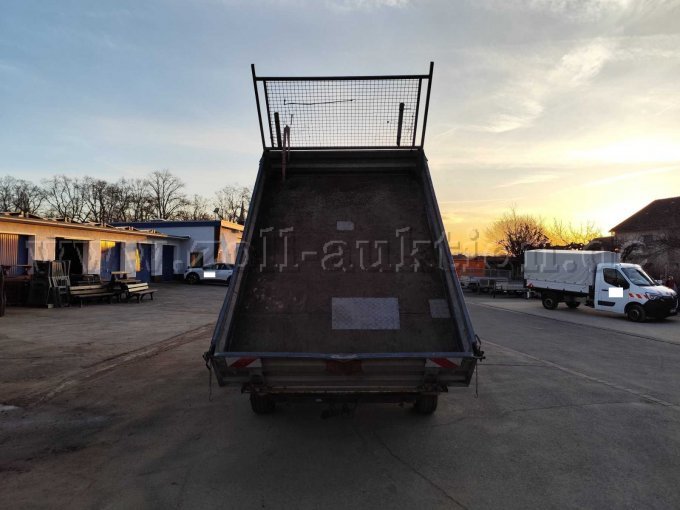 gekippte Ladefläche hinten