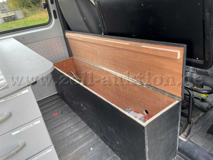 Zubehörkiste geöffnet