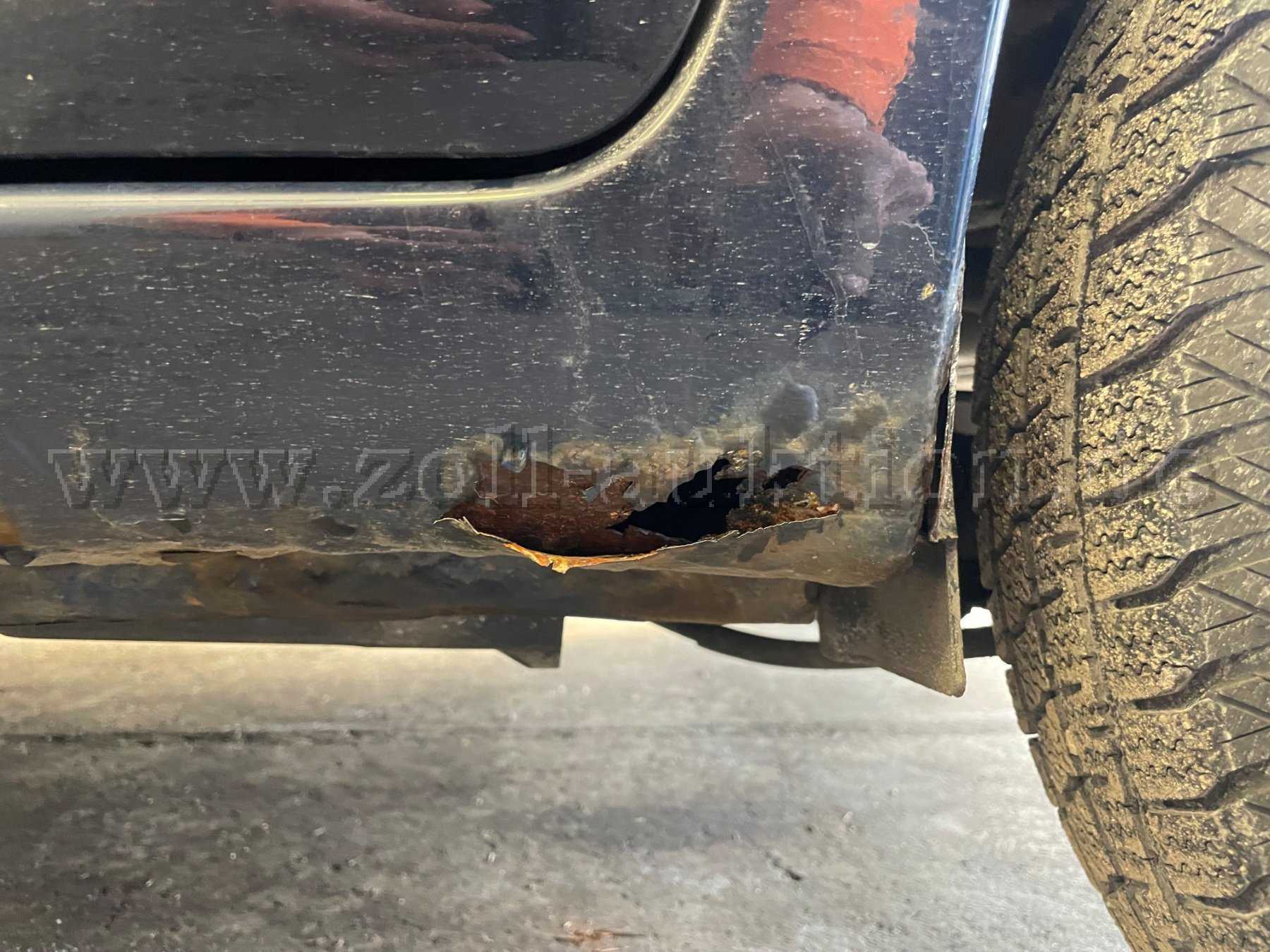 Durchgerosteter Schweller hinten links