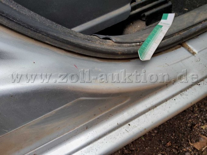 Einstieg vorne rechts eingedellt und zerkratzt