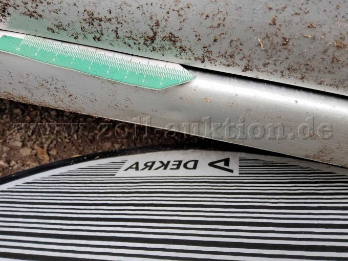 Schweller rechts eingedellt