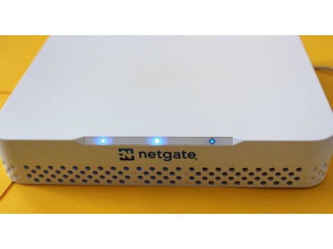 Vorderansicht nach Verbindung mit Strom