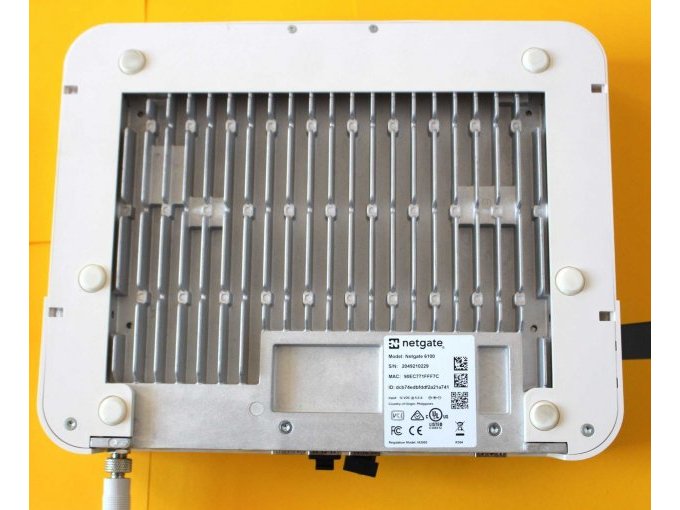 Ansicht Unterseite, Hersteller- und Modellangabe, CE-Kennzeichen