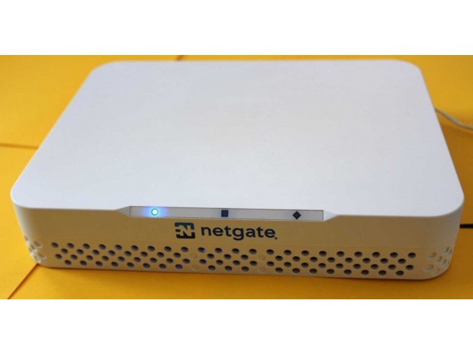 Vorderansicht nach Verbindung mit Strom