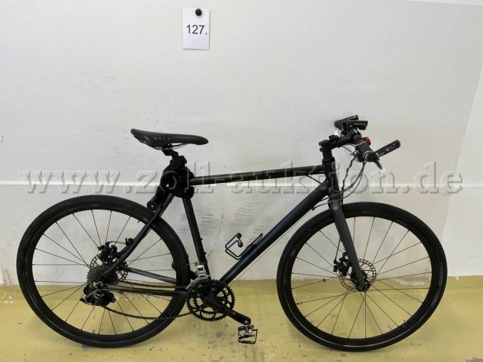 Fitnessbike von unbekannter Marke, rechts