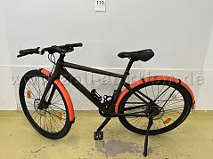 Fitnessbike von einer unbekannten Marke, links