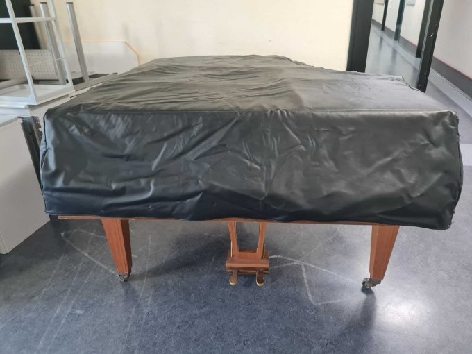 Frontalansicht abgedeckt