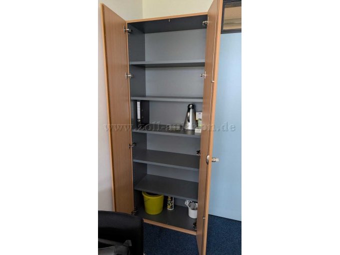 Schrank geöffnet
