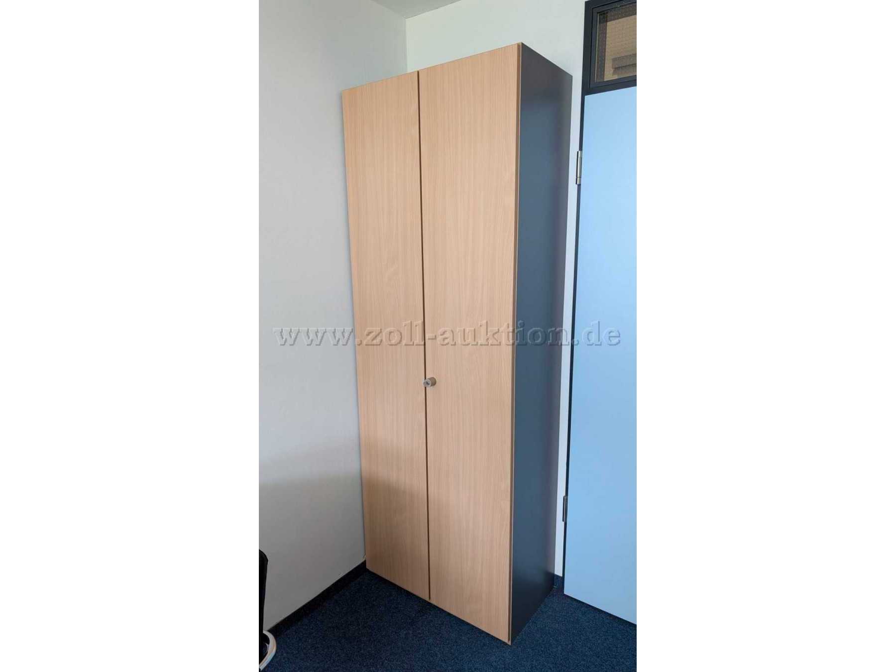 Schrank Front geschlossen