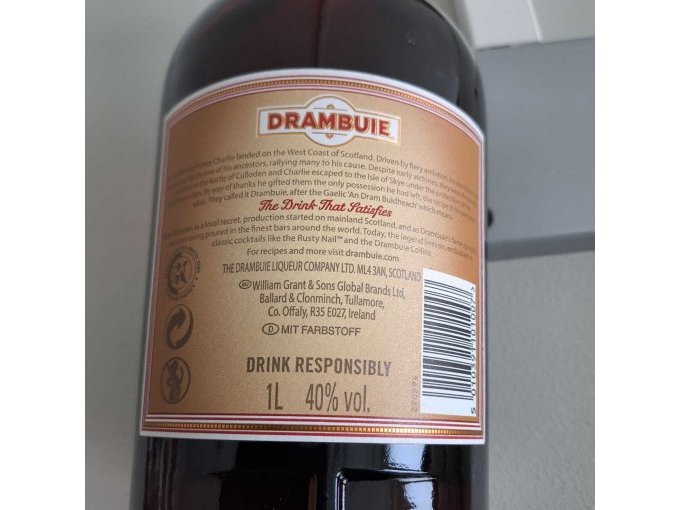 Drambuie schottischer Whiskylikör
hinter Details