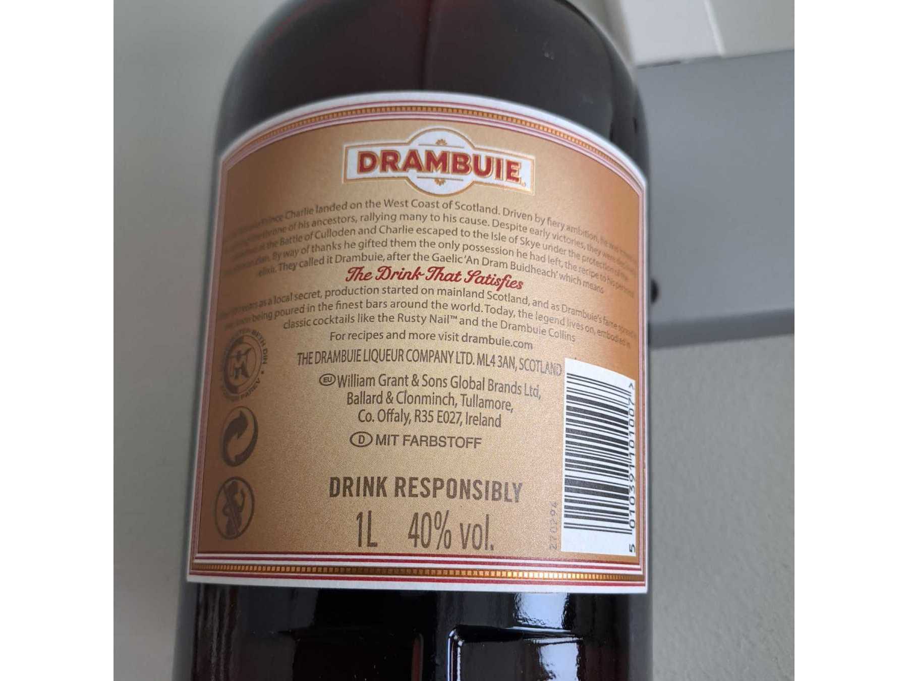 Drambuie schottischer Whiskylikör
hinter Details