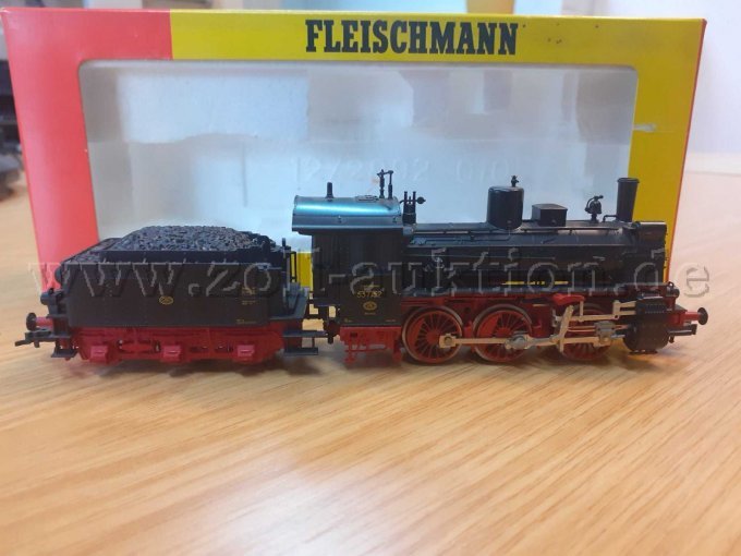 Schlepptenderlok mit Verpackung