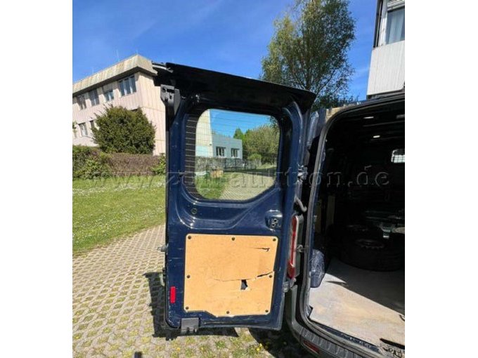 defekte Tür hinten links
