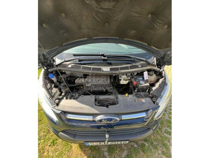 Motorhaube geöffnet