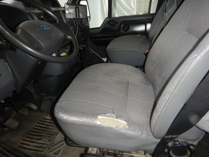 Ansicht Fahrersitz beschädigt