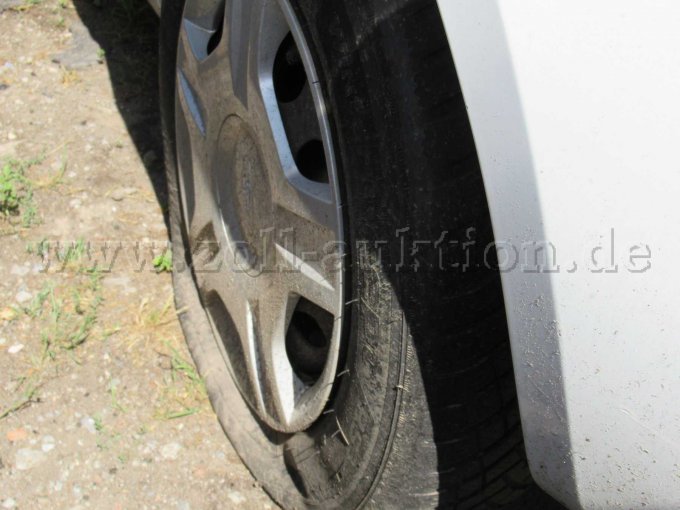 platter Reifen hinten links