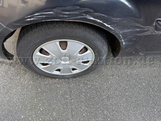 starker Schaden hinten rechts .jpg