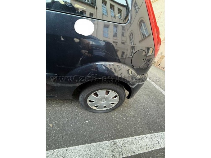 Reifen ohne Luft hinten links.jpg