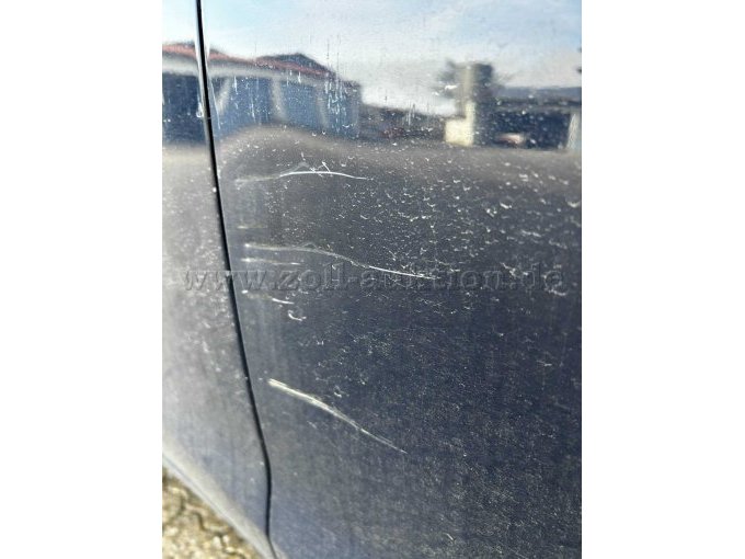 Beschädigung rechte Türe