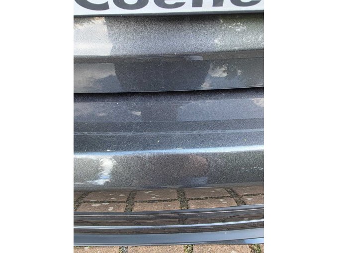 l. Kratzer an Ladekante Kofferraum