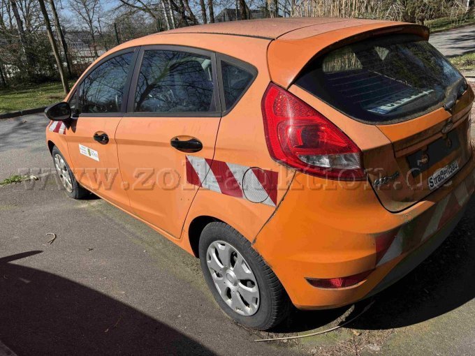 Diagonale links hinten