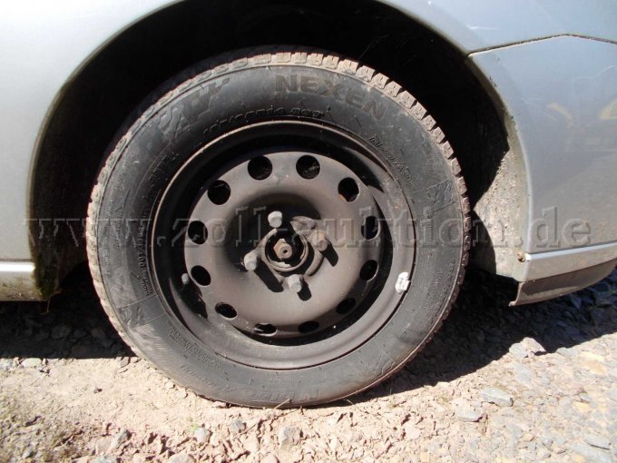 Vorderrad und Kotflügel vorne rechts