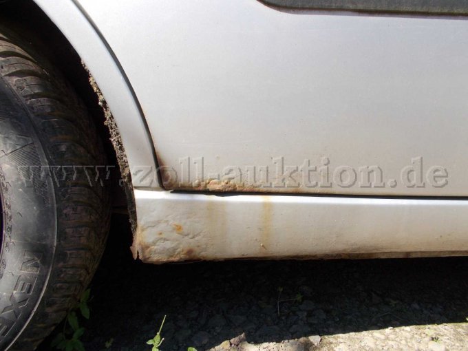 Ansicht der rechten hinteren Tür und des rechten Schwellers