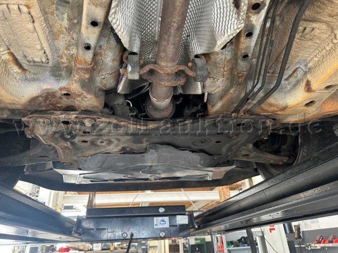 Auto vorne von unten