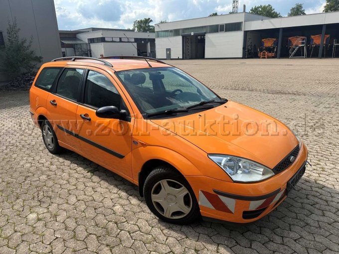 Auto vorne von rechts