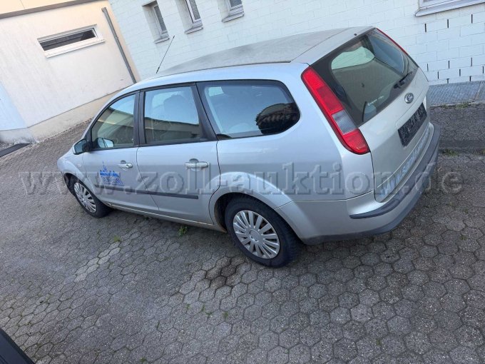 Hinten seitlich