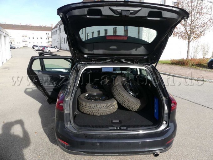 Laderaum mit Zusatzbereifung