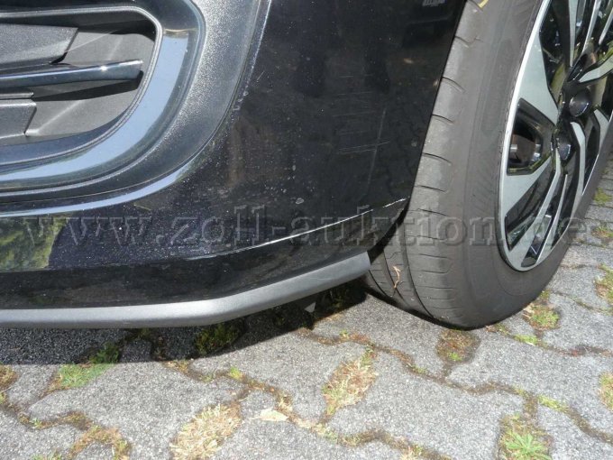 Beschädigung Stoßfänger vorne links