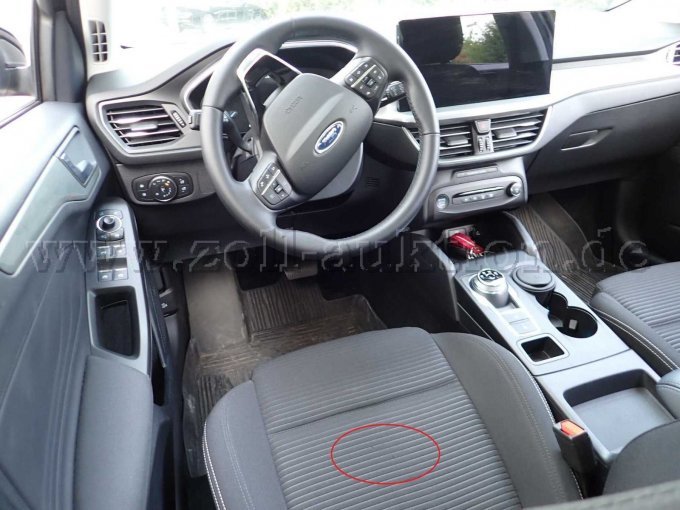 1 Ford Focus 1.5 EcoBlue Titanium *Winterpakket* met 8 banden – foto 5 – kavel bij Zoll-Auktion, Stuttgart
