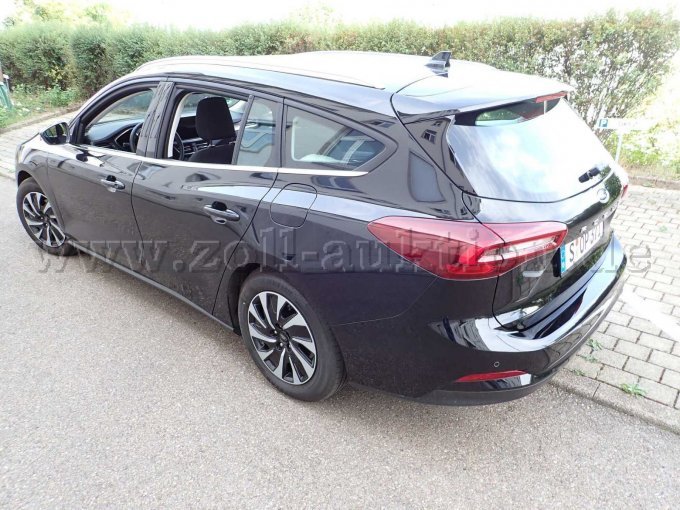 1 Ford Focus 1.5 EcoBlue Titanium *Winterpakket* met 8 banden – foto 4 – kavel bij Zoll-Auktion, Stuttgart