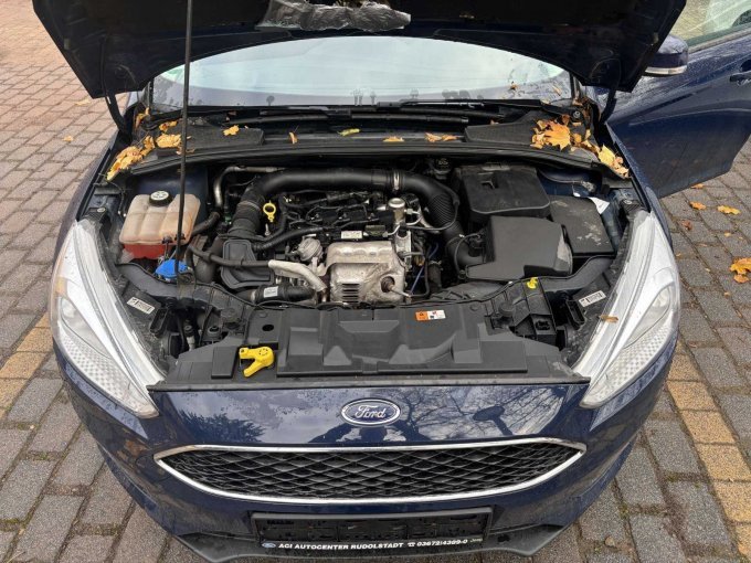 geöffneter Motorraum