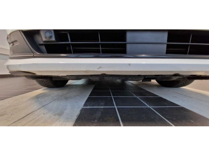 Kratzer Stoßstange vorne