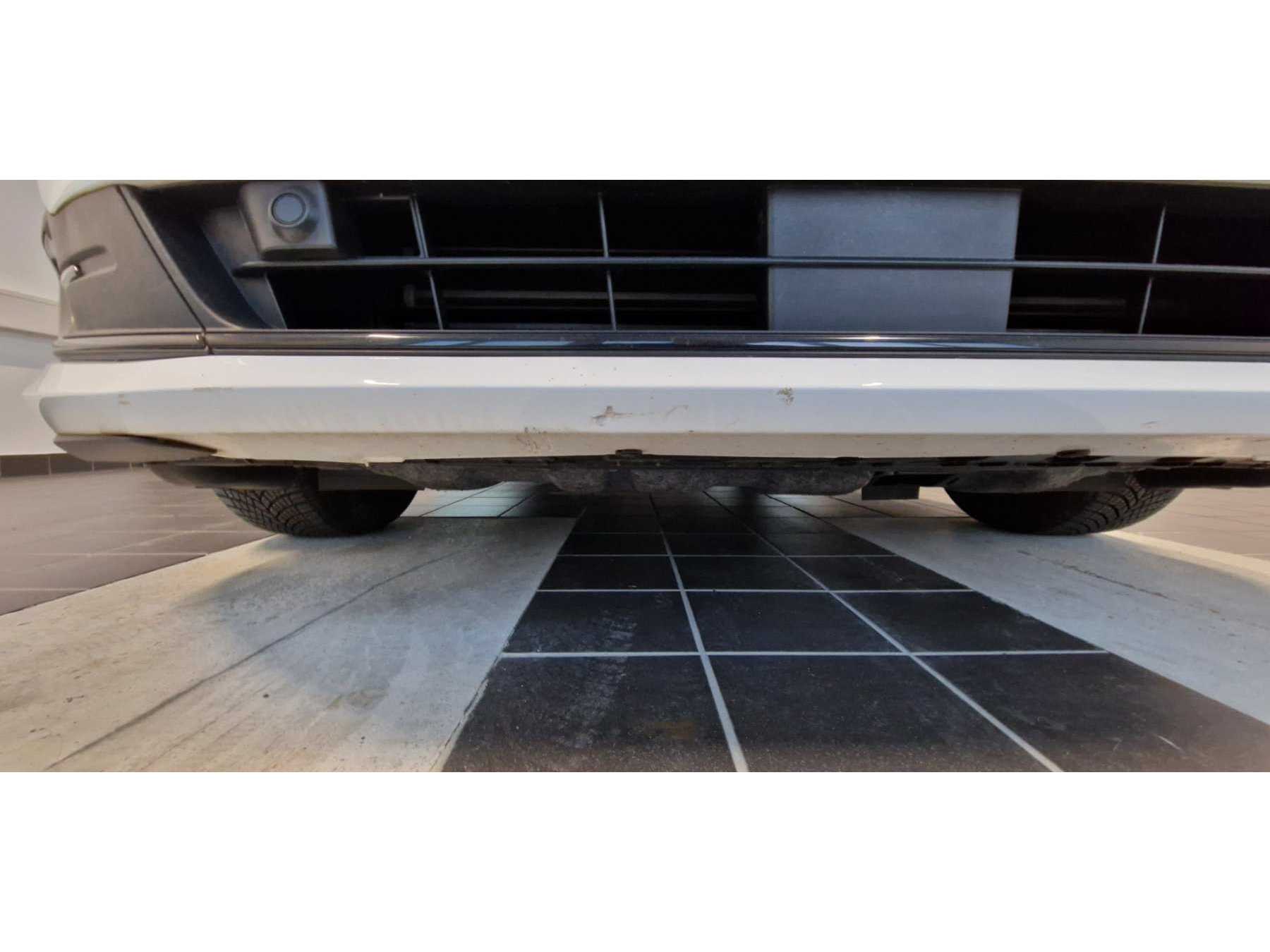 Kratzer Stoßstange vorne