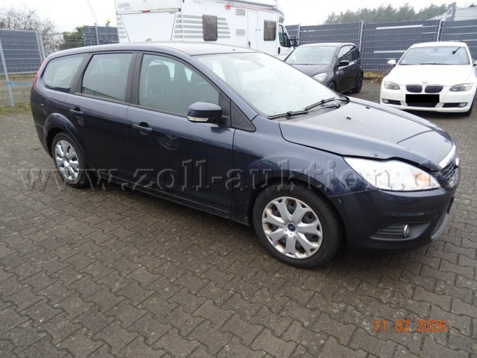 seitlich rechts vorn