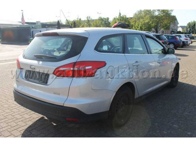 1 Ford Focus stationwagen Titanium – foto 4 – kavel bij Zoll-Auktion, Bahlingen am Kaiserstuhl