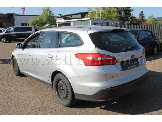 1 Ford Focus stationwagen Titanium – foto 3 – kavel bij Zoll-Auktion, Bahlingen am Kaiserstuhl