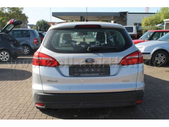 1 Ford Focus stationwagen Titanium – foto 5 – kavel bij Zoll-Auktion, Bahlingen am Kaiserstuhl