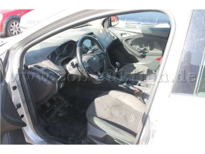 1 Ford Focus stationwagen Titanium – foto 9 – kavel bij Zoll-Auktion, Bahlingen am Kaiserstuhl