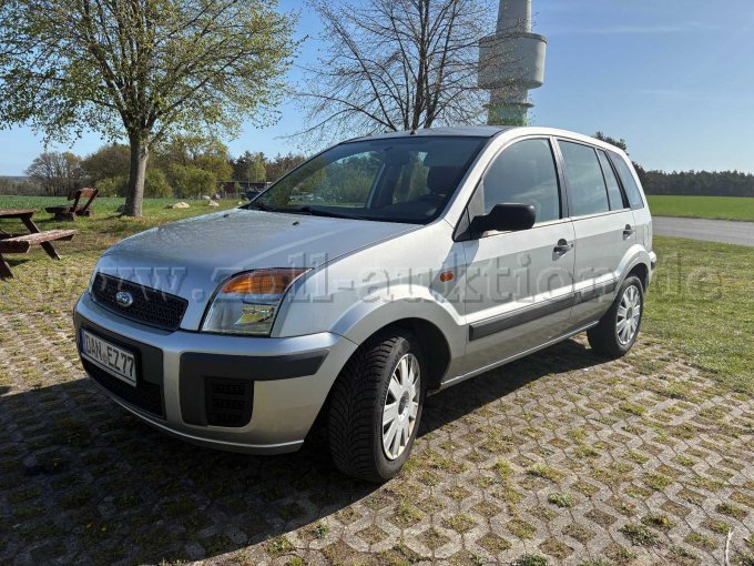 Fahrzeug vorne links Fahrzeug vorne links
